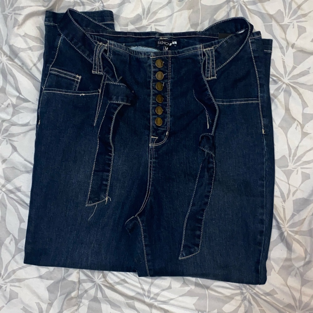 BRAND NEW!! Fashion Nova ankle cut mom jeans